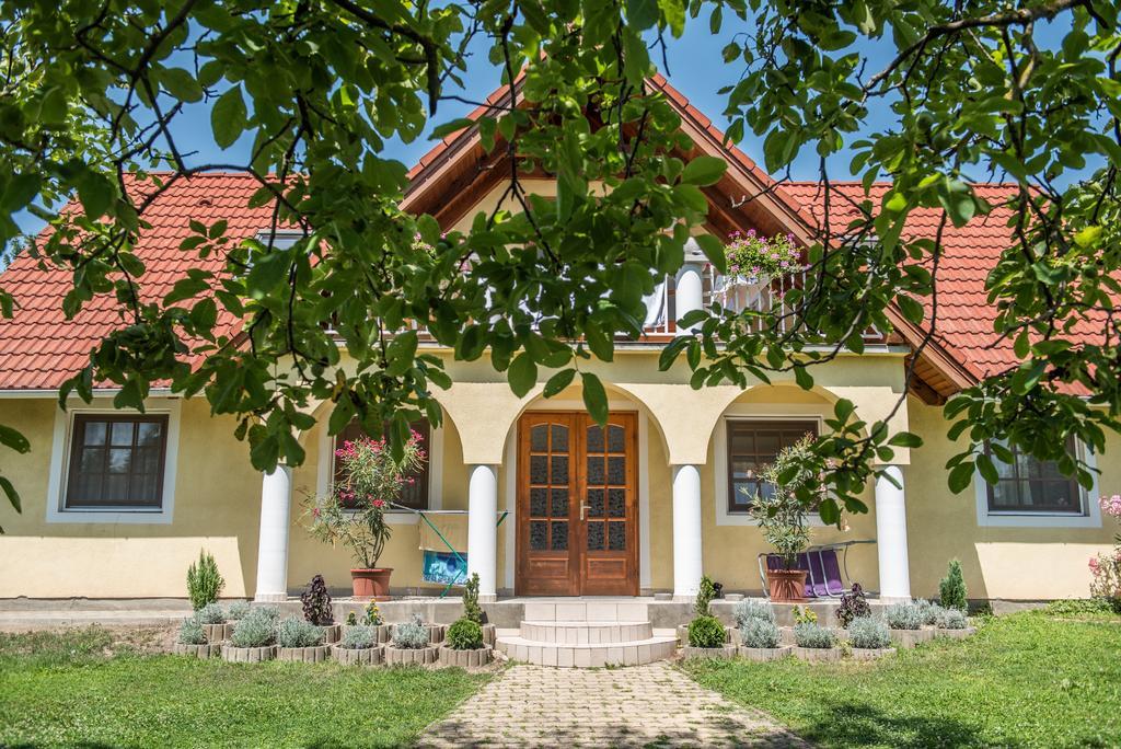 Topaz Apartmanhazak Balatongyorok Exterior photo